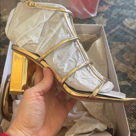 *NEW* MARC FISHER NORENE SANDAL GOLD SIZE 10 - Picture 4 of 8